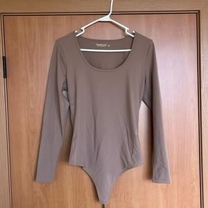 Abercrombie & Fitch Taupe Long-Sleeve Scoop Neck Bodysuit